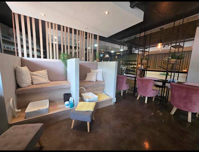 BUSINESS PROPERTY TO RENT IN LYNNWOOD GLEN